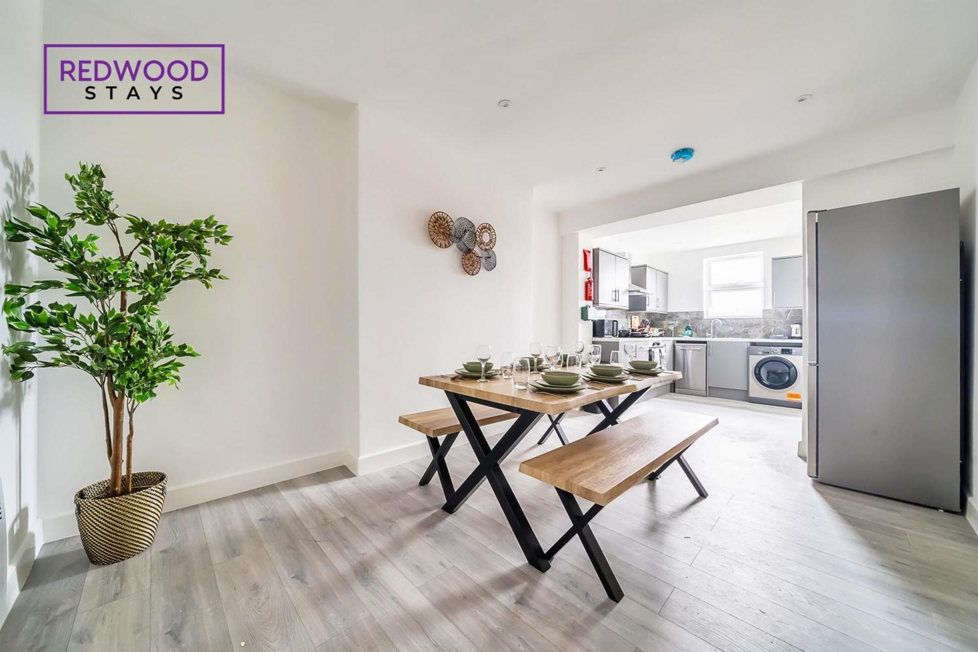 Brand New, 2 Bed 1 Bath, Modern Town Center Apartment, Free Wifi & Netflix By Redwood Stays 올더숏 외부 사진