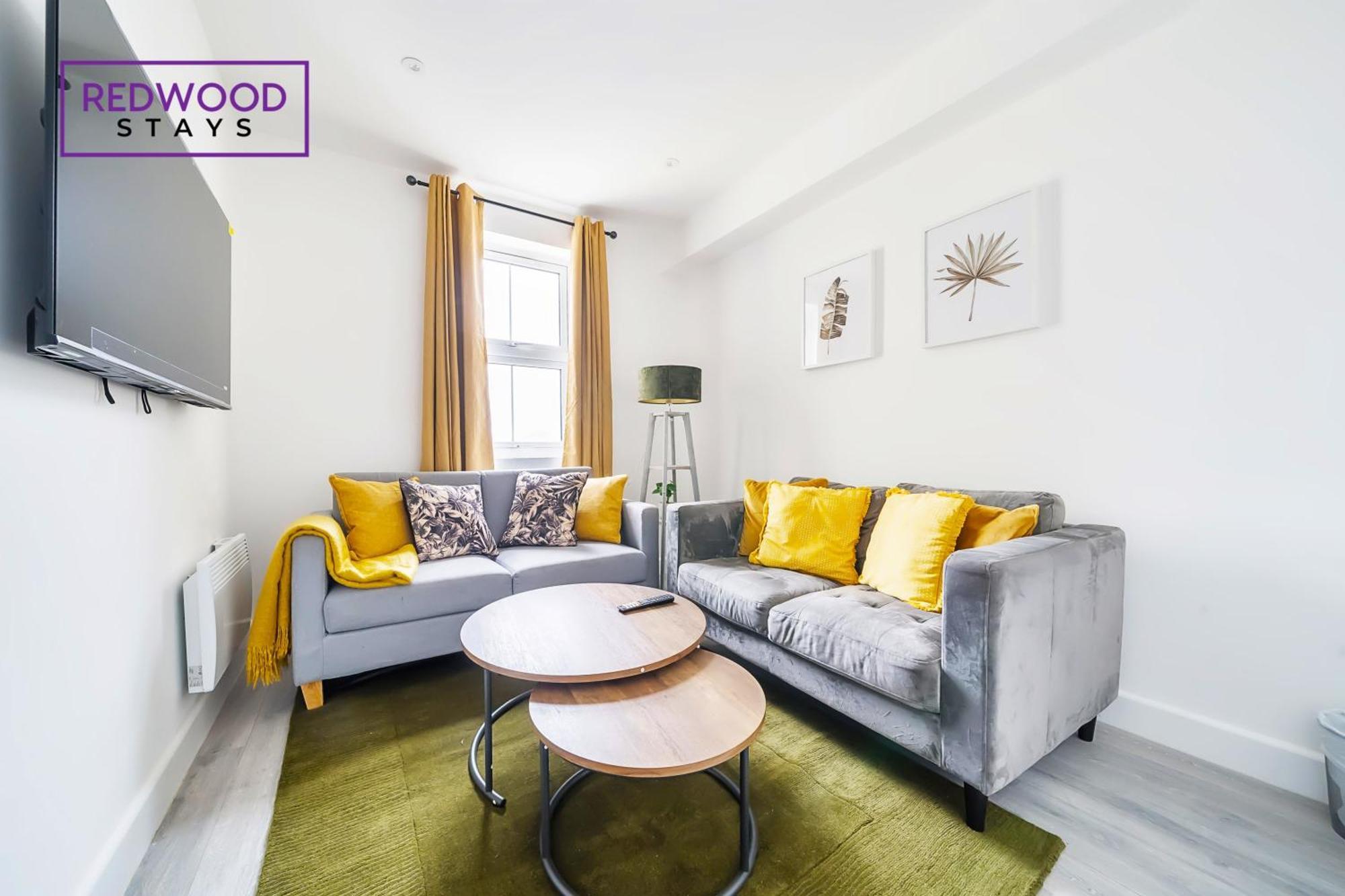 Brand New, 2 Bed 1 Bath, Modern Town Center Apartment, Free Wifi & Netflix By Redwood Stays 올더숏 외부 사진