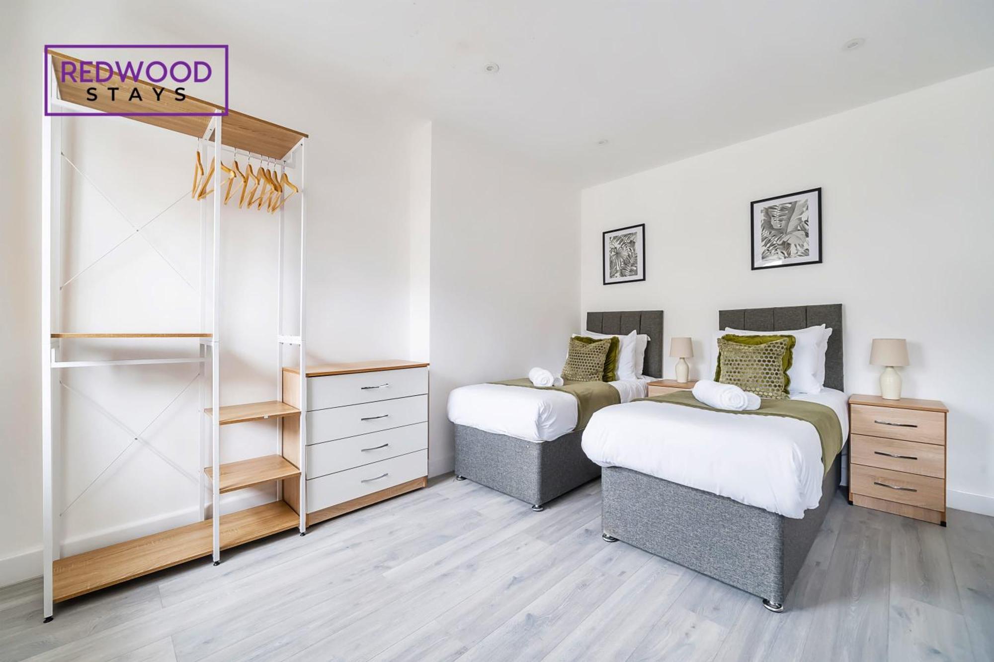 Brand New, 2 Bed 1 Bath, Modern Town Center Apartment, Free Wifi & Netflix By Redwood Stays 올더숏 외부 사진