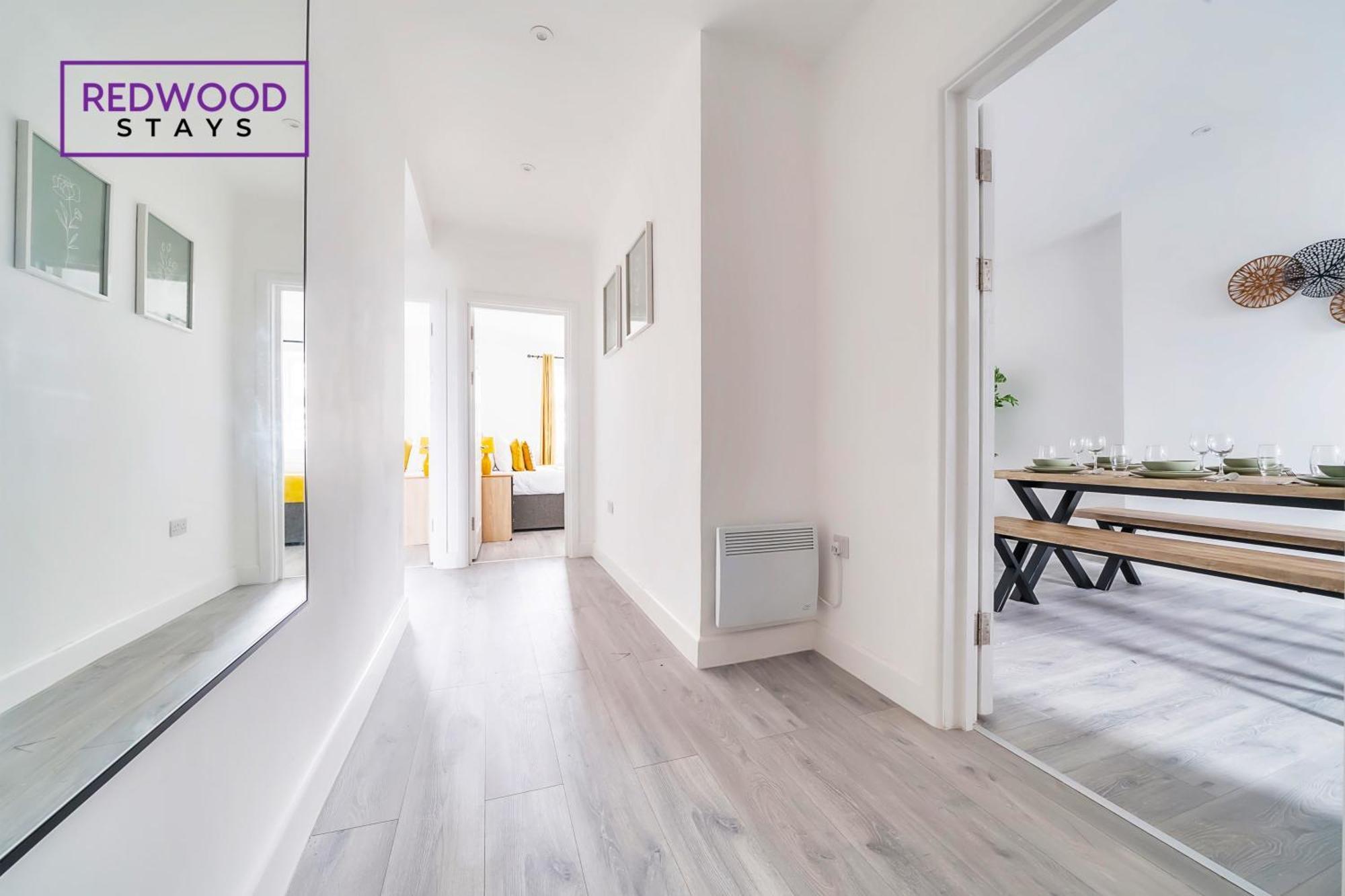 Brand New, 2 Bed 1 Bath, Modern Town Center Apartment, Free Wifi & Netflix By Redwood Stays 올더숏 외부 사진