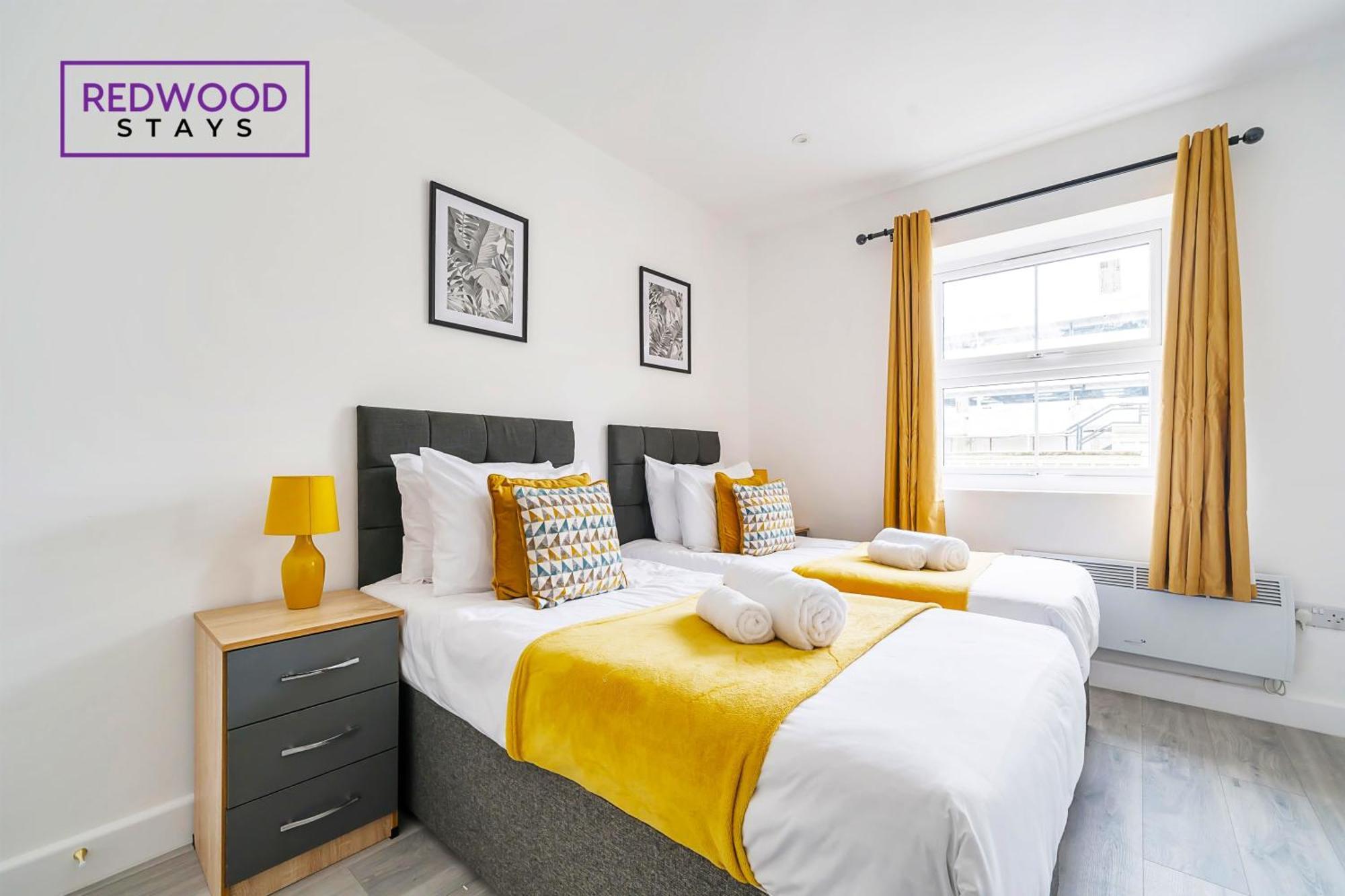 Brand New, 2 Bed 1 Bath, Modern Town Center Apartment, Free Wifi & Netflix By Redwood Stays 올더숏 외부 사진