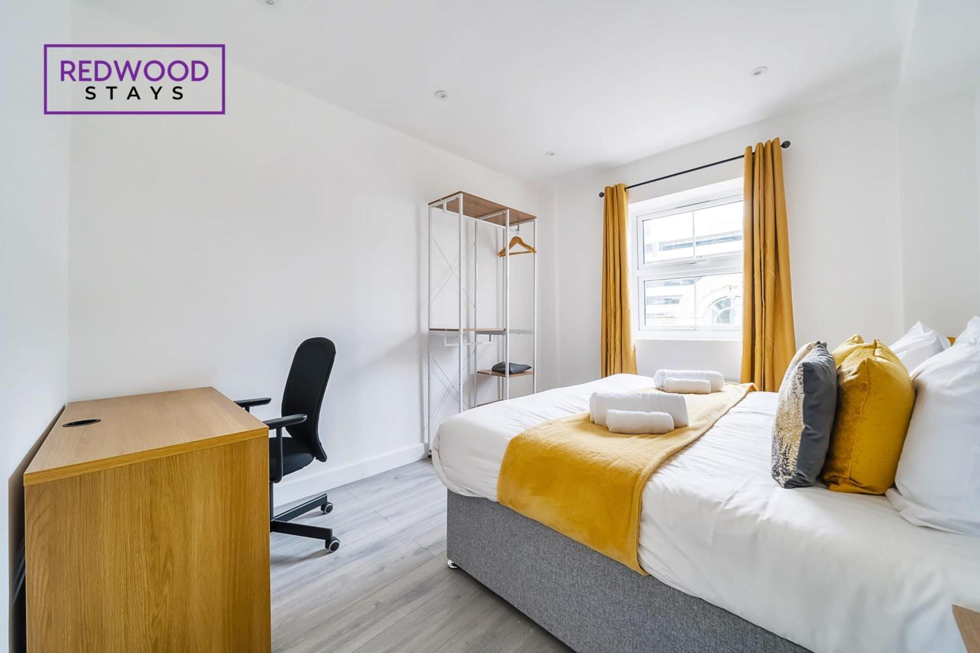 Brand New, 2 Bed 1 Bath, Modern Town Center Apartment, Free Wifi & Netflix By Redwood Stays 올더숏 외부 사진