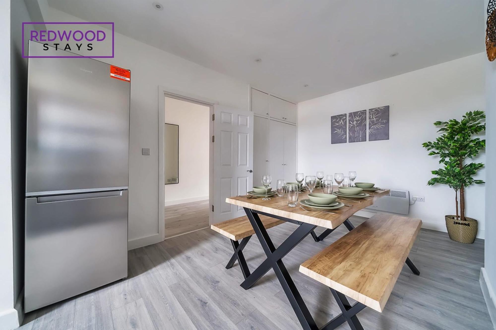 Brand New, 2 Bed 1 Bath, Modern Town Center Apartment, Free Wifi & Netflix By Redwood Stays 올더숏 외부 사진