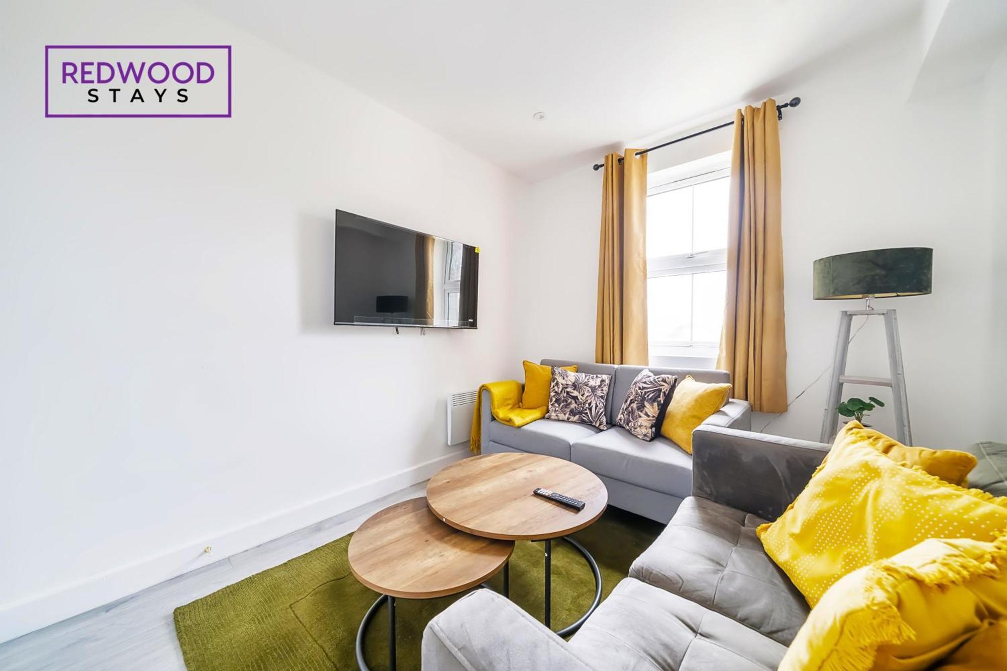 Brand New, 2 Bed 1 Bath, Modern Town Center Apartment, Free Wifi & Netflix By Redwood Stays 올더숏 외부 사진